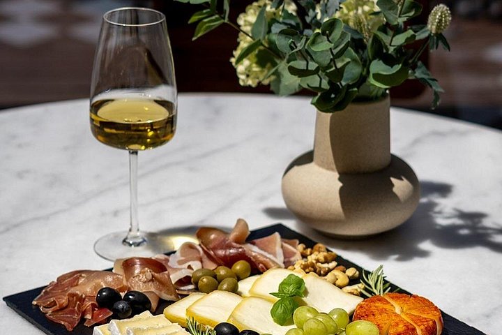 Njut av en vin- och tapasprovningsupplevelse i Porto, Portugal, foto 8 | wizardtrip
