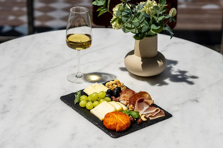 Njut av en vin- och tapasprovningsupplevelse i Porto, Portugal, foto 9 | wizardtrip