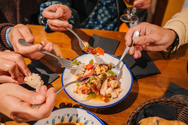 Cadiz Food Tour: Tapas, Drankjes en Heerlijkheden met een Local | wizardtrip