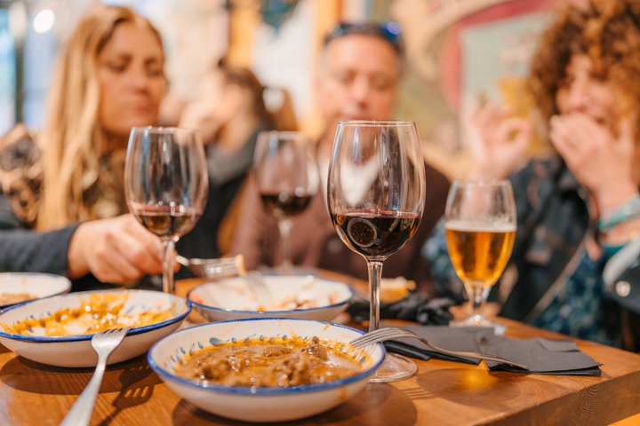 Un tour gastronómico guiado en Cádiz, España, con tapas locales, bebidas y sitios históricos, foto 16 | wizardtrip