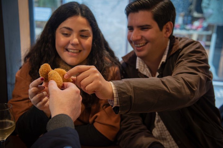 A guided food tour in Seville, Spain, featuring tapas, drinks, and local culture, photo 33 | wizardtrip