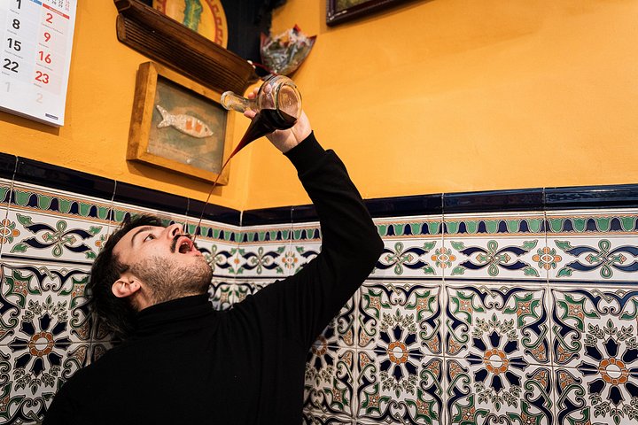Un tour guiado a pie degustando tapas y bebidas en el histórico Barrio Gótico de Barcelona, foto 6 | wizardtrip