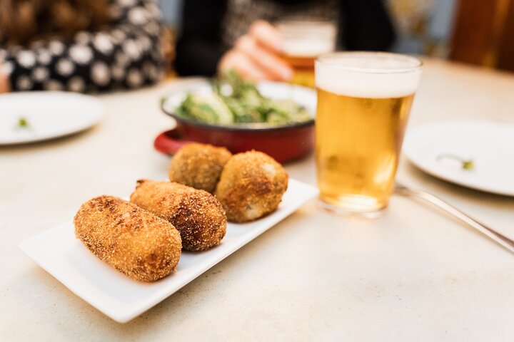 Un tour guiado a pie degustando tapas y bebidas en el histórico Barrio Gótico de Barcelona, foto 7 | wizardtrip