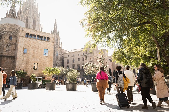 Un tour guiado a pie degustando tapas y bebidas en el histórico Barrio Gótico de Barcelona, foto 8 | wizardtrip