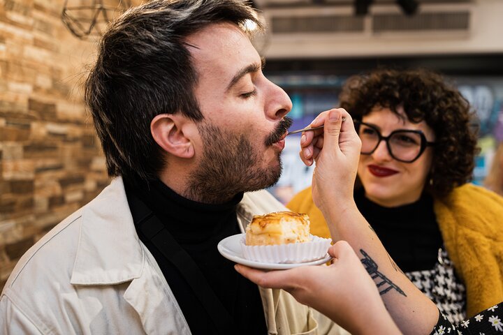 Un tour guiado a pie degustando tapas y bebidas en el histórico Barrio Gótico de Barcelona, foto 13 | wizardtrip