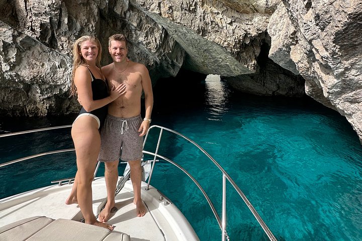 Private boat tour around Capri island, exploring grottos and swimming in clear blue waters, photo 6 | wizardtrip