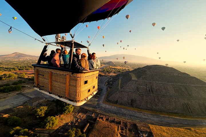 Vol en montgolfière Teotihuacan + Transfert + Petit-déjeuner Cave | wizardtrip