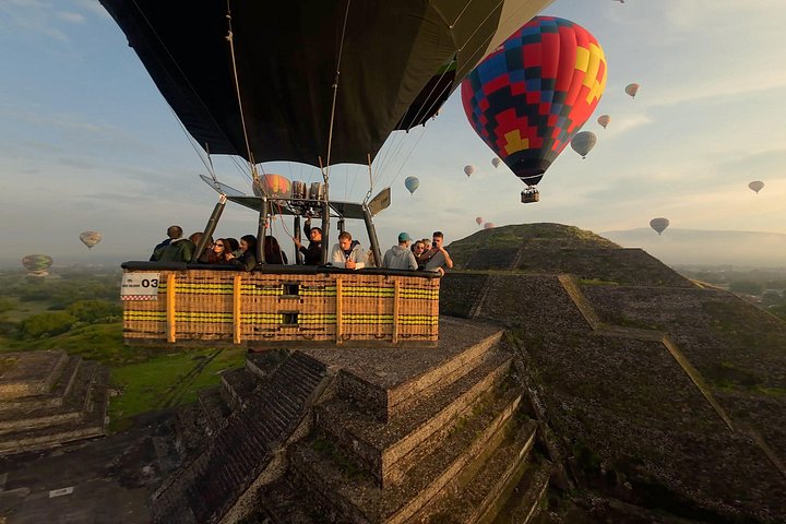 メキシコのテオティワカン古代ピラミッド上空の熱気球フライト、洞窟での朝食付き、写真6 | wizardtrip