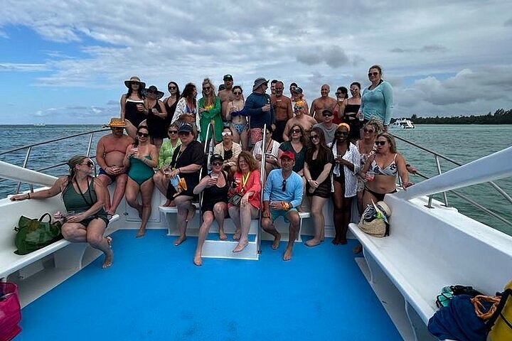 Croisière festive à Punta Cana avec DJ, open bar, snorkeling et arrêt piscine naturelle, photo 10 | wizardtrip