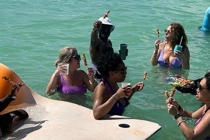 Croisière festive à Punta Cana avec DJ, open bar, snorkeling et arrêt piscine naturelle, photo 12 | wizardtrip
