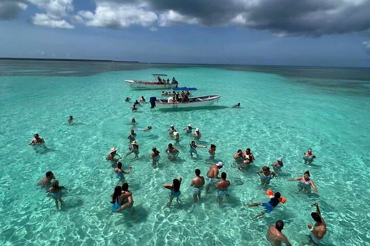 Croisière festive à Punta Cana avec DJ, open bar, snorkeling et arrêt piscine naturelle, photo 13 | wizardtrip