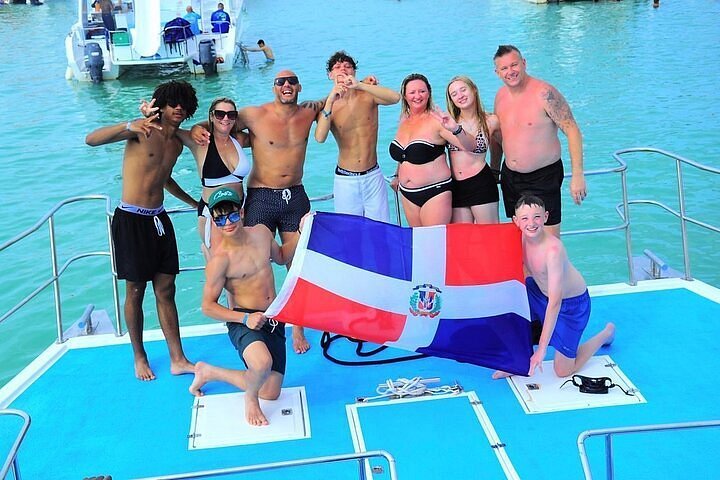 Croisière festive à Punta Cana avec DJ, open bar, snorkeling et arrêt piscine naturelle, photo 14 | wizardtrip