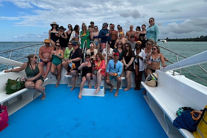 Croisière festive à Punta Cana avec DJ, open bar, snorkeling et arrêt piscine naturelle, photo 15 | wizardtrip
