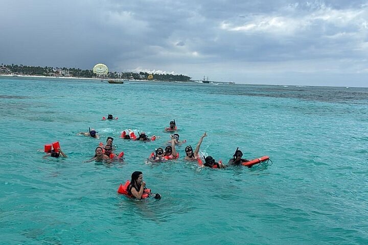 Croisière festive à Punta Cana avec DJ, open bar, snorkeling et arrêt piscine naturelle, photo 18 | wizardtrip