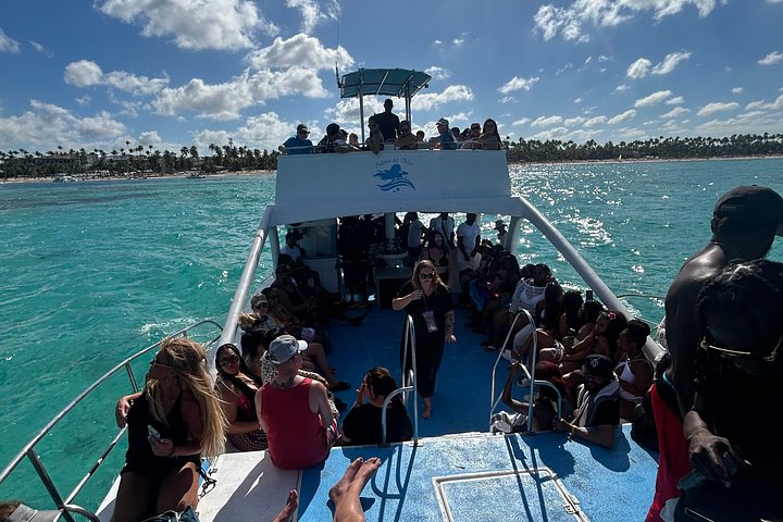 Croisière festive à Punta Cana avec DJ, open bar, snorkeling et arrêt piscine naturelle, photo 25 | wizardtrip