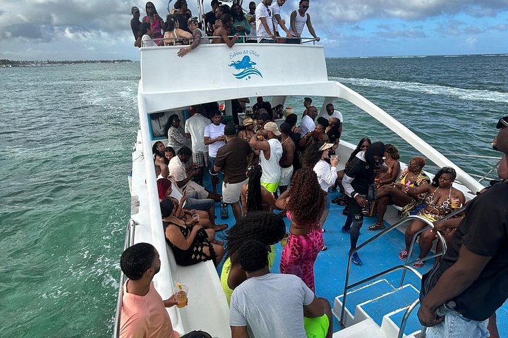 Croisière festive à Punta Cana avec DJ, open bar, snorkeling et arrêt piscine naturelle, photo 26 | wizardtrip