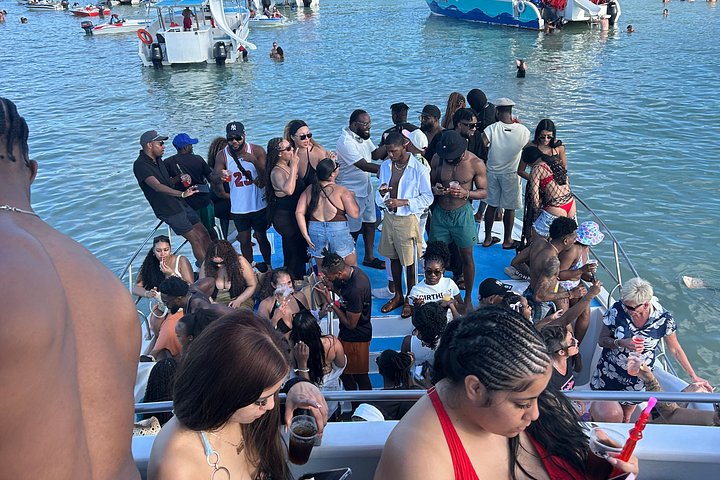 Croisière festive à Punta Cana avec DJ, open bar, snorkeling et arrêt piscine naturelle, photo 27 | wizardtrip