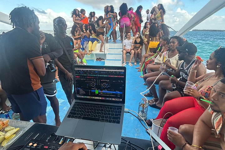 Croisière festive à Punta Cana avec DJ, open bar, snorkeling et arrêt piscine naturelle, photo 28 | wizardtrip