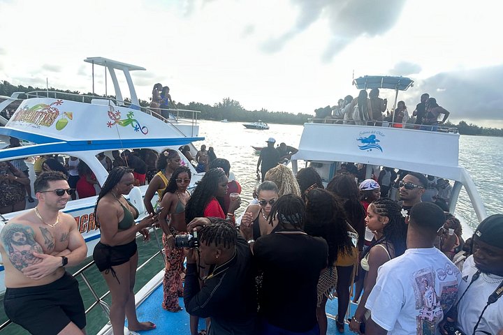 Croisière festive à Punta Cana avec DJ, open bar, snorkeling et arrêt piscine naturelle, photo 29 | wizardtrip