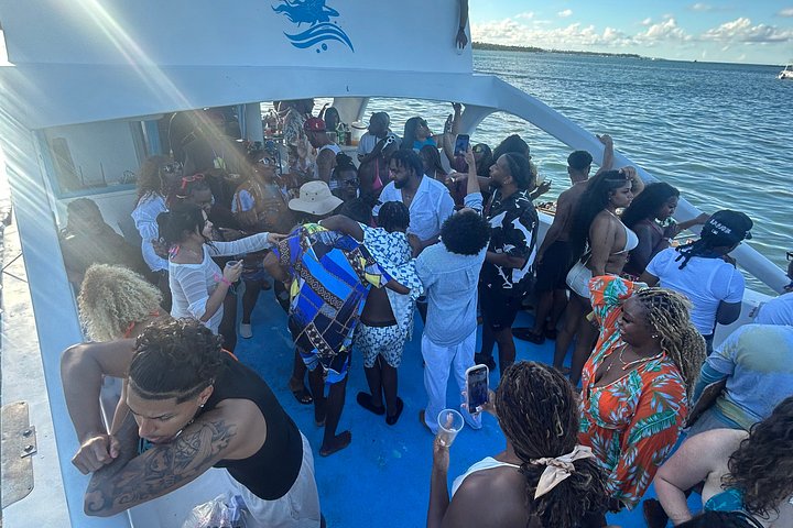 Croisière festive à Punta Cana avec DJ, open bar, snorkeling et arrêt piscine naturelle, photo 30 | wizardtrip