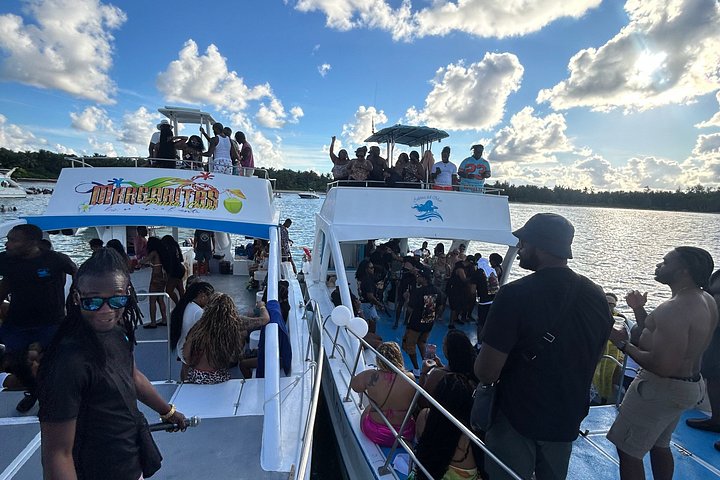 Croisière festive à Punta Cana avec DJ, open bar, snorkeling et arrêt piscine naturelle, photo 31 | wizardtrip