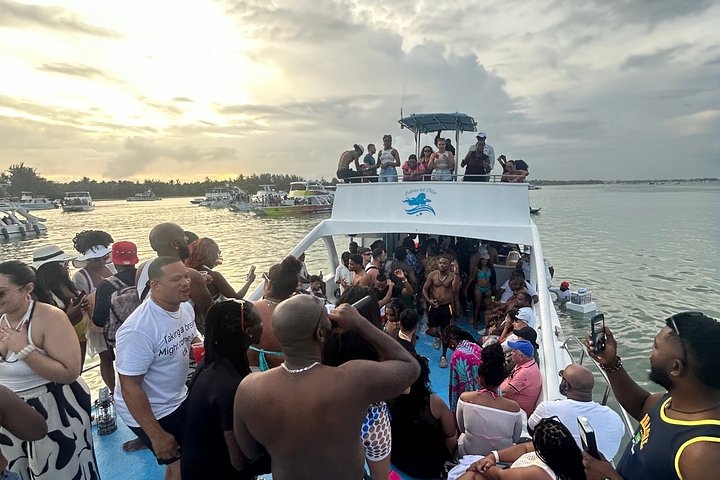 Croisière festive à Punta Cana avec DJ, open bar, snorkeling et arrêt piscine naturelle, photo 32 | wizardtrip