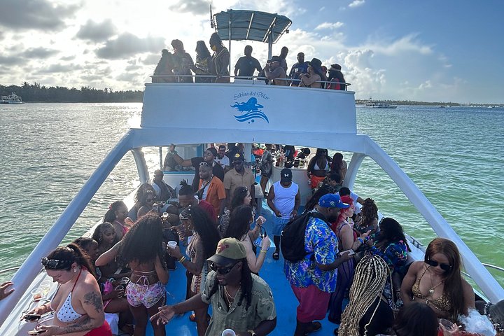 Croisière festive à Punta Cana avec DJ, open bar, snorkeling et arrêt piscine naturelle, photo 34 | wizardtrip