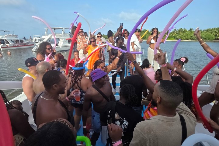 Croisière festive à Punta Cana avec DJ, open bar, snorkeling et arrêt piscine naturelle, photo 35 | wizardtrip