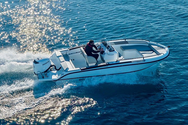 Excursion privée en bateau sur le lac de Côme, Italie, présentant des villas et des vues panoramiques, photo 16 | wizardtrip