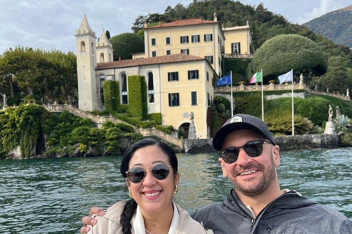 Excursion privée en bateau sur le lac de Côme, Italie, présentant des villas et des vues panoramiques, photo 18 | wizardtrip