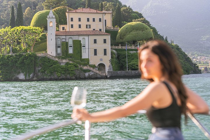 Excursion privée en bateau sur le lac de Côme, Italie, présentant des villas et des vues panoramiques, photo 21 | wizardtrip
