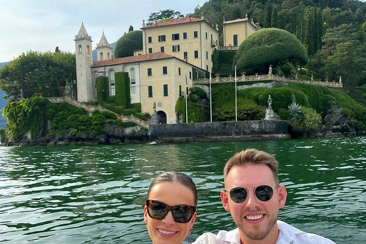Excursion privée en bateau sur le lac de Côme, Italie, présentant des villas et des vues panoramiques, photo 24 | wizardtrip