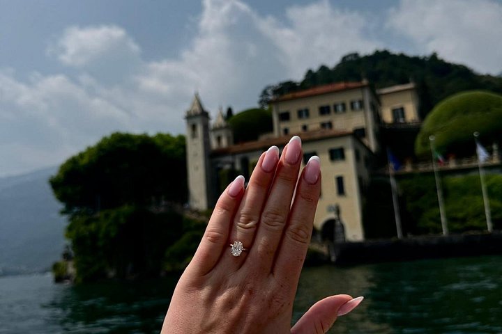 Excursion privée en bateau sur le lac de Côme, Italie, présentant des villas et des vues panoramiques, photo 27 | wizardtrip