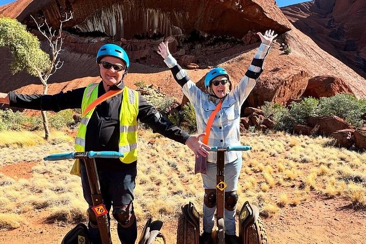 Excursion en Segway autour de la base d'Uluru au lever du soleil, incluant marche guidée et petit-déjeuner, photo 7 | wizardtrip