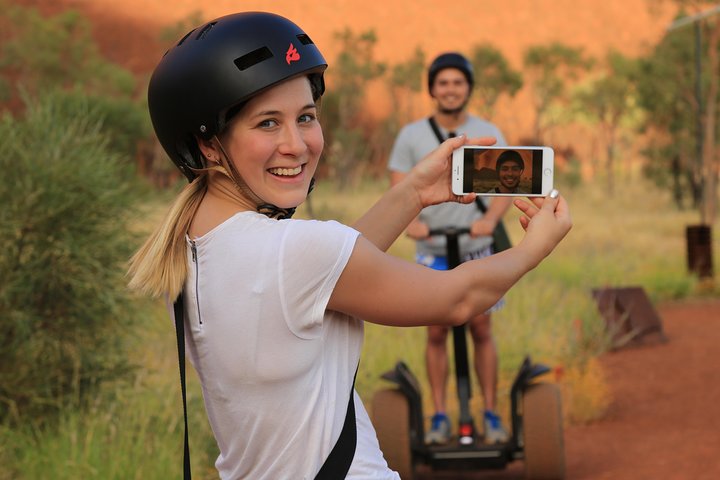 Excursion en Segway autour de la base d'Uluru au lever du soleil, incluant marche guidée et petit-déjeuner, photo 9 | wizardtrip