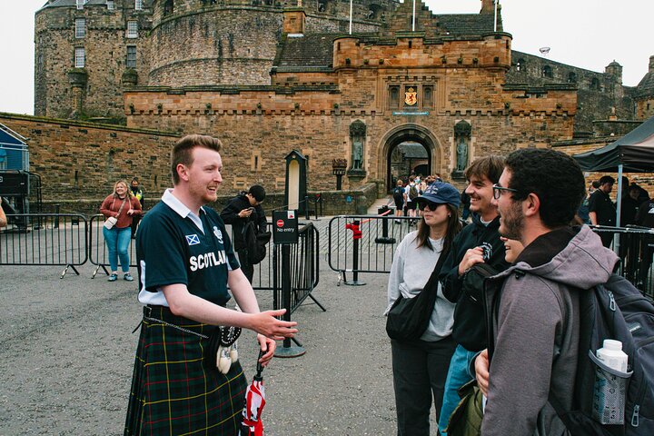 Guidad tur av Edinburgh Castle med en kiltklädd lokal expert i Skottland, foto 13 | wizardtrip