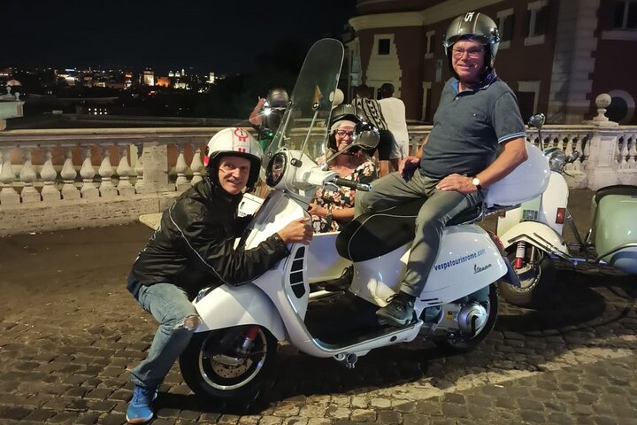 Upplev Roms ikoniska landmärken från en klassisk Vespa-sidvagn, dag som natt, foto 6 | wizardtrip