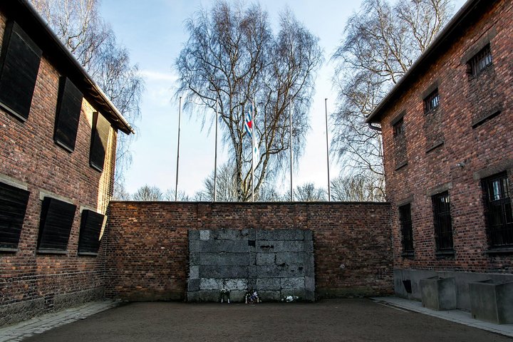 Guided tour of Auschwitz-Birkenau Memorial and Museum from Krakow, Poland, photo 6 | wizardtrip