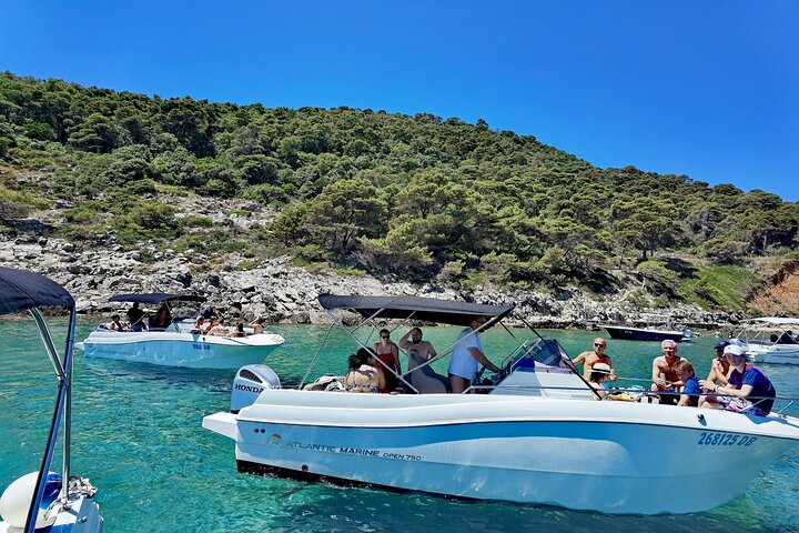Boottocht in kleine groep naar Blauwe Grot en Sunj Beach vanuit Dubrovnik, Kroatië, foto 11 | wizardtrip