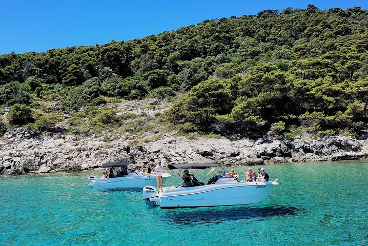 Boottocht in kleine groep naar Blauwe Grot en Sunj Beach vanuit Dubrovnik, Kroatië, foto 16 | wizardtrip