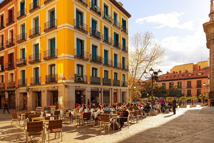 Visite guidée exclusive à pied du vieux Madrid, présentant des sites comme le Palais Royal et la Plaza Mayor, photo 9 | wizardtrip