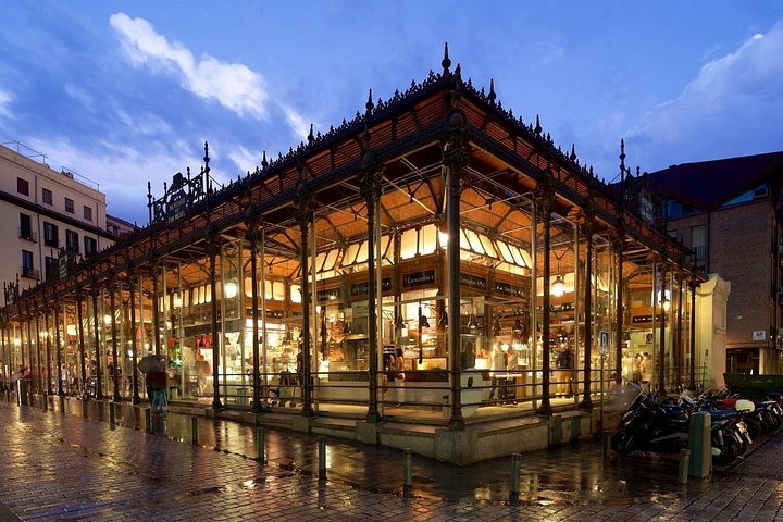 Visite guidée exclusive à pied du vieux Madrid, présentant des sites comme le Palais Royal et la Plaza Mayor, photo 15 | wizardtrip