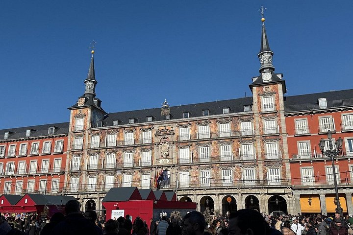 Visite guidée exclusive à pied du vieux Madrid, présentant des sites comme le Palais Royal et la Plaza Mayor, photo 16 | wizardtrip