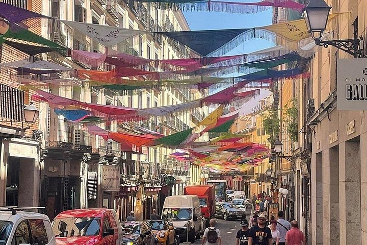 Visite guidée exclusive à pied du vieux Madrid, présentant des sites comme le Palais Royal et la Plaza Mayor, photo 21 | wizardtrip