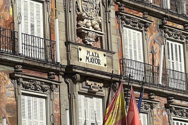 Visite guidée exclusive à pied du vieux Madrid, présentant des sites comme le Palais Royal et la Plaza Mayor, photo 22 | wizardtrip