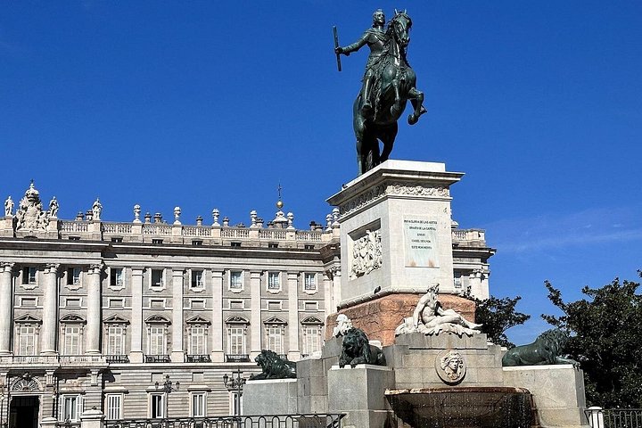 Visite guidée exclusive à pied du vieux Madrid, présentant des sites comme le Palais Royal et la Plaza Mayor, photo 28 | wizardtrip