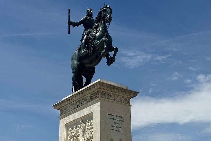 Visite guidée exclusive à pied du vieux Madrid, présentant des sites comme le Palais Royal et la Plaza Mayor, photo 29 | wizardtrip