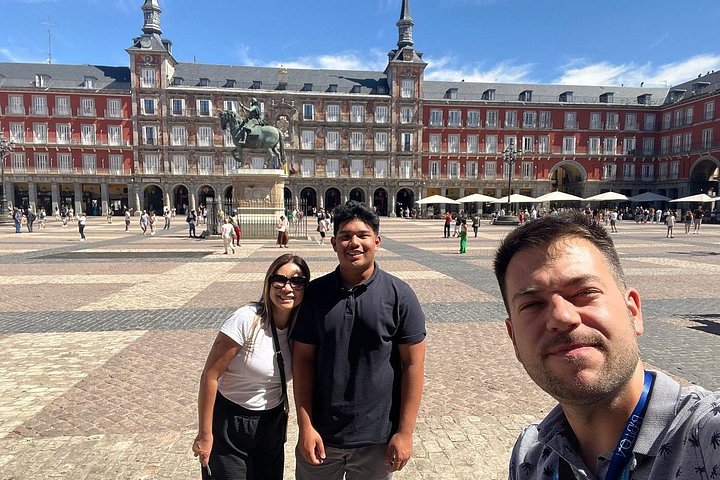 Visite guidée exclusive à pied du vieux Madrid, présentant des sites comme le Palais Royal et la Plaza Mayor, photo 38 | wizardtrip