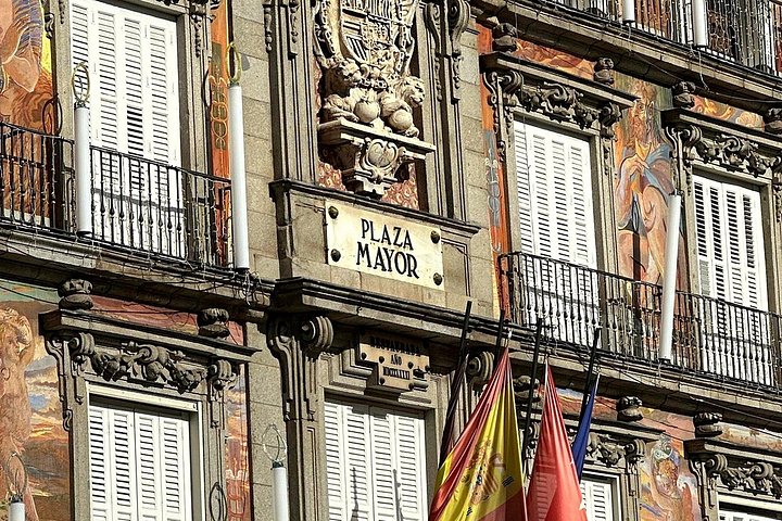 Visite guidée exclusive à pied du vieux Madrid, présentant des sites comme le Palais Royal et la Plaza Mayor, photo 41 | wizardtrip