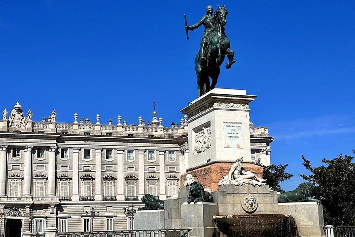 Visite guidée exclusive à pied du vieux Madrid, présentant des sites comme le Palais Royal et la Plaza Mayor, photo 43 | wizardtrip